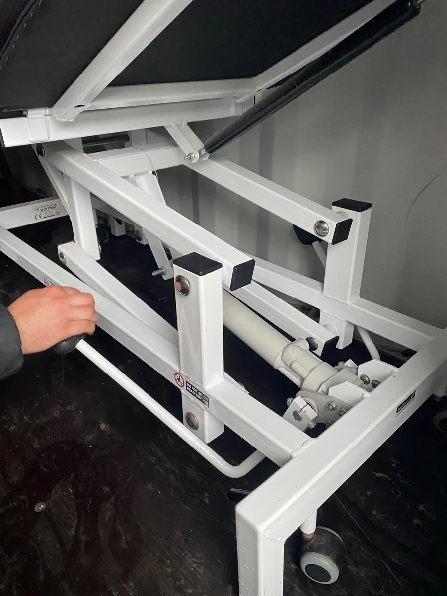 Medical examination bed full lift features - Image 3