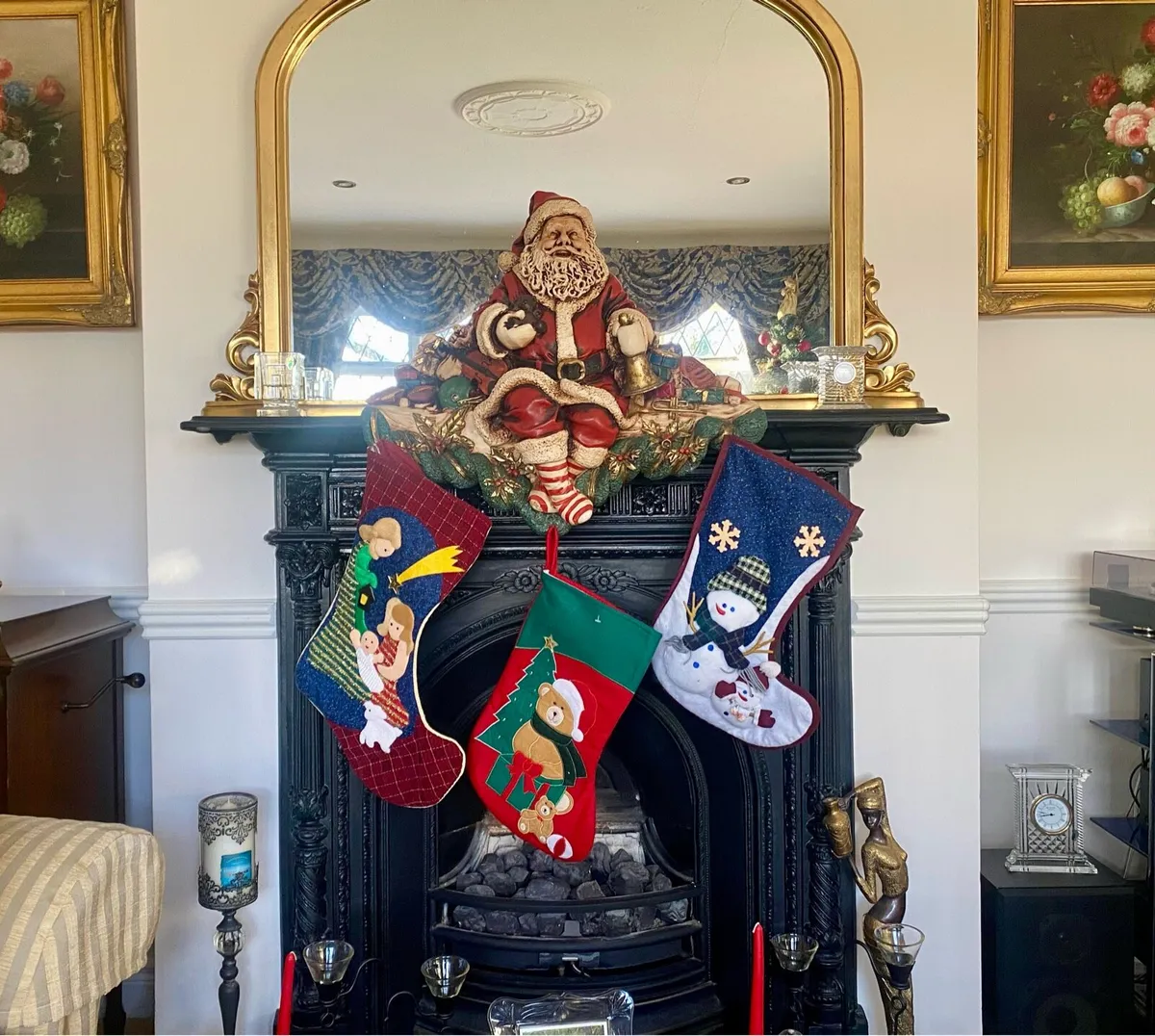 Vintage Resin Christmas Santa Stocking Holder - Image 2