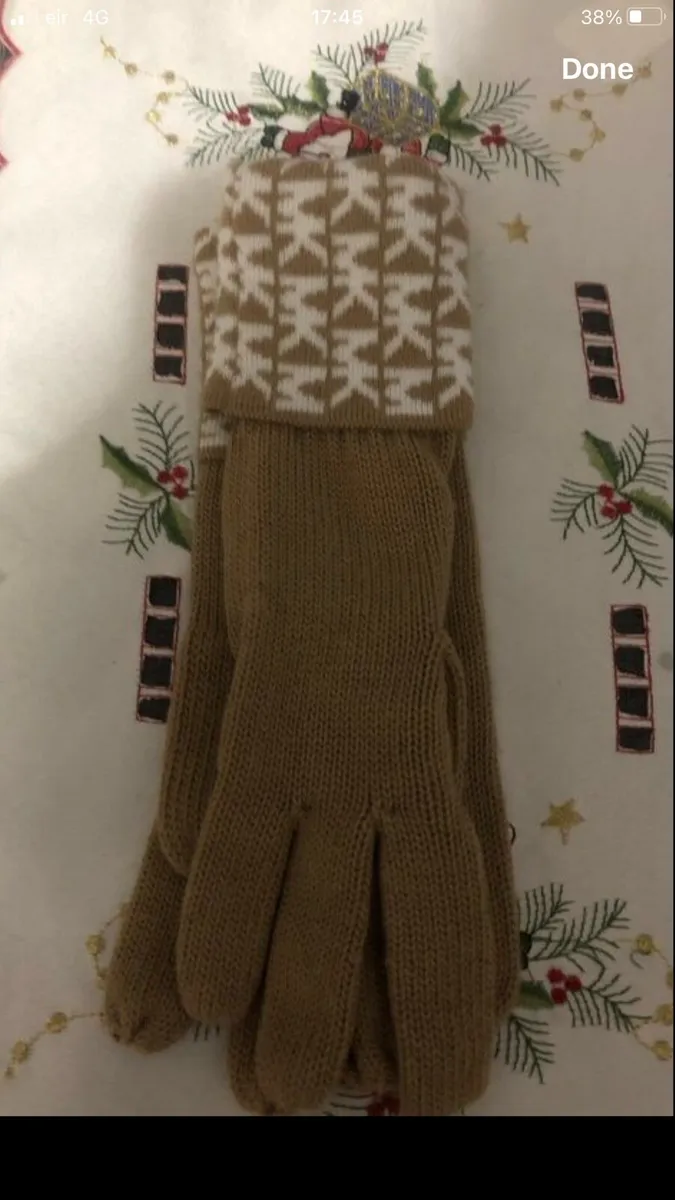 Ladies  Michael  kors gloves €20 - Image 2