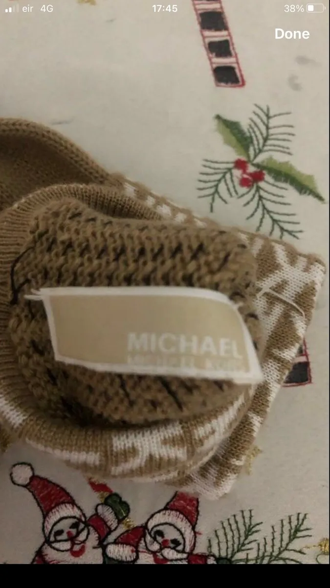 Ladies  Michael  kors gloves €20 - Image 3