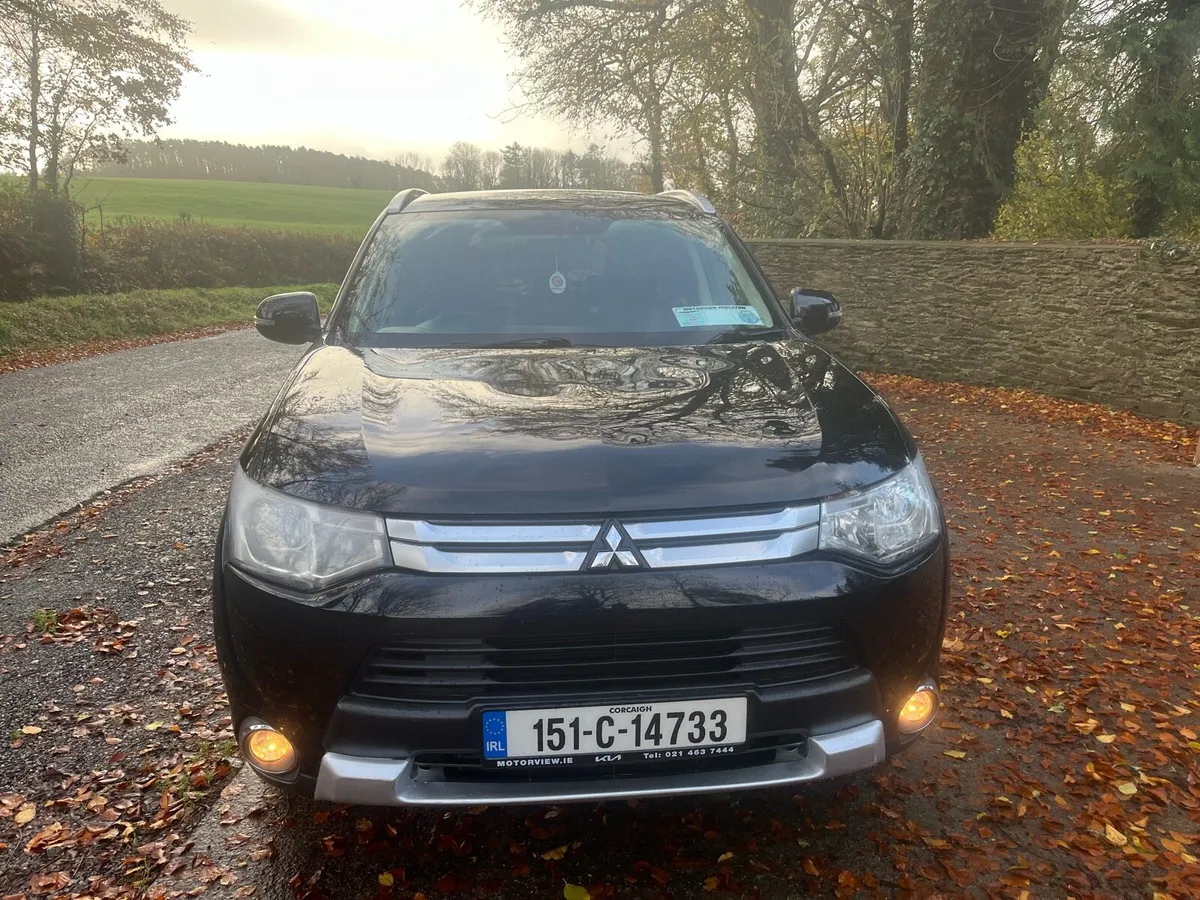 MITSUBISHI OUTLANDER 7 SEATER 2.2 DIESEL 4X4 - Image 2