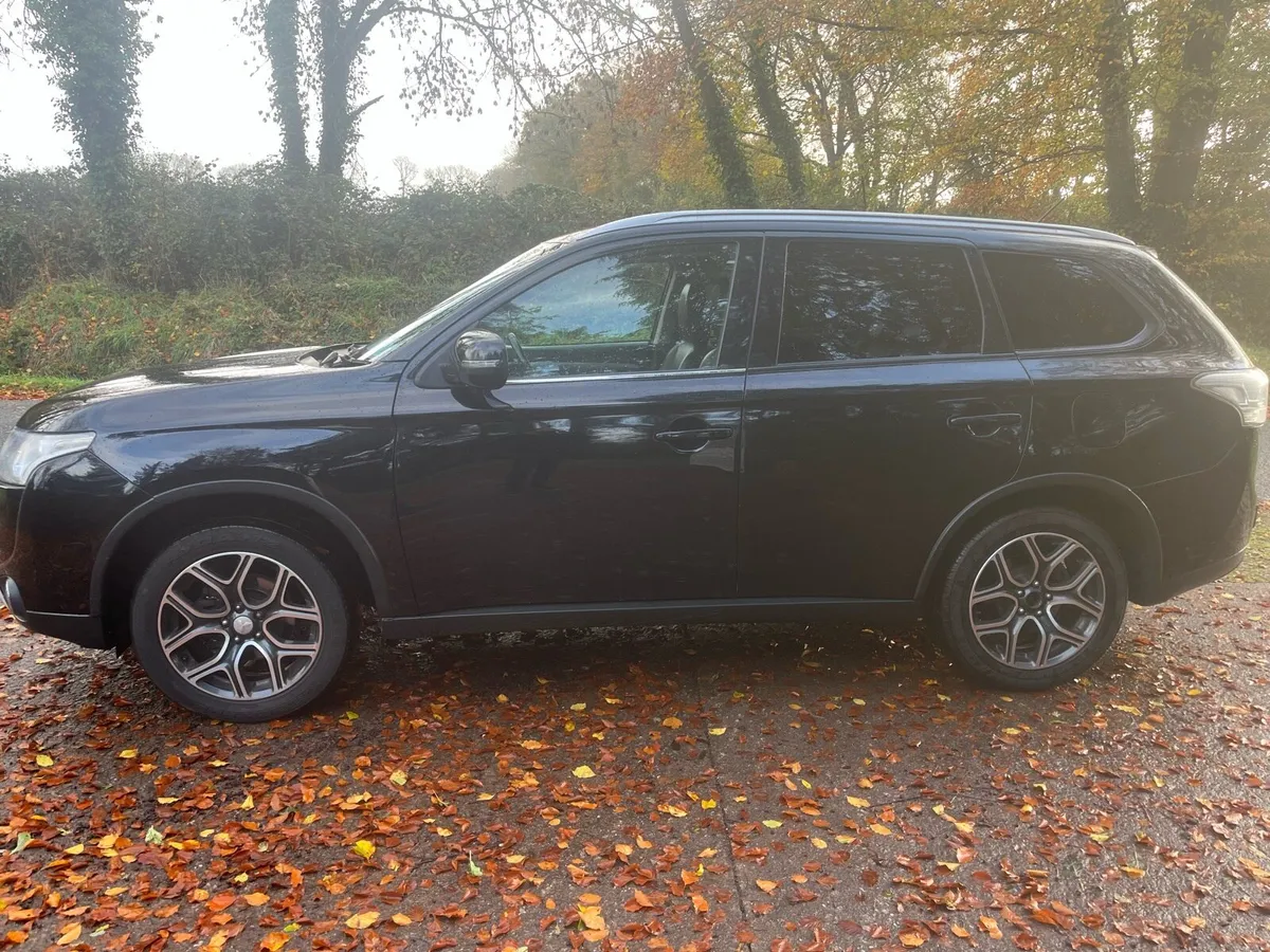 MITSUBISHI OUTLANDER 7 SEATER 2.2 DIESEL 4X4 - Image 3