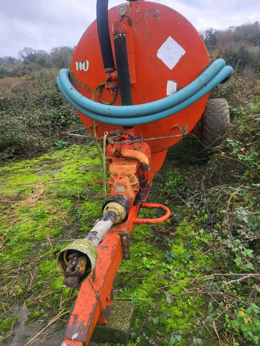 Slurry tanker - Image 1