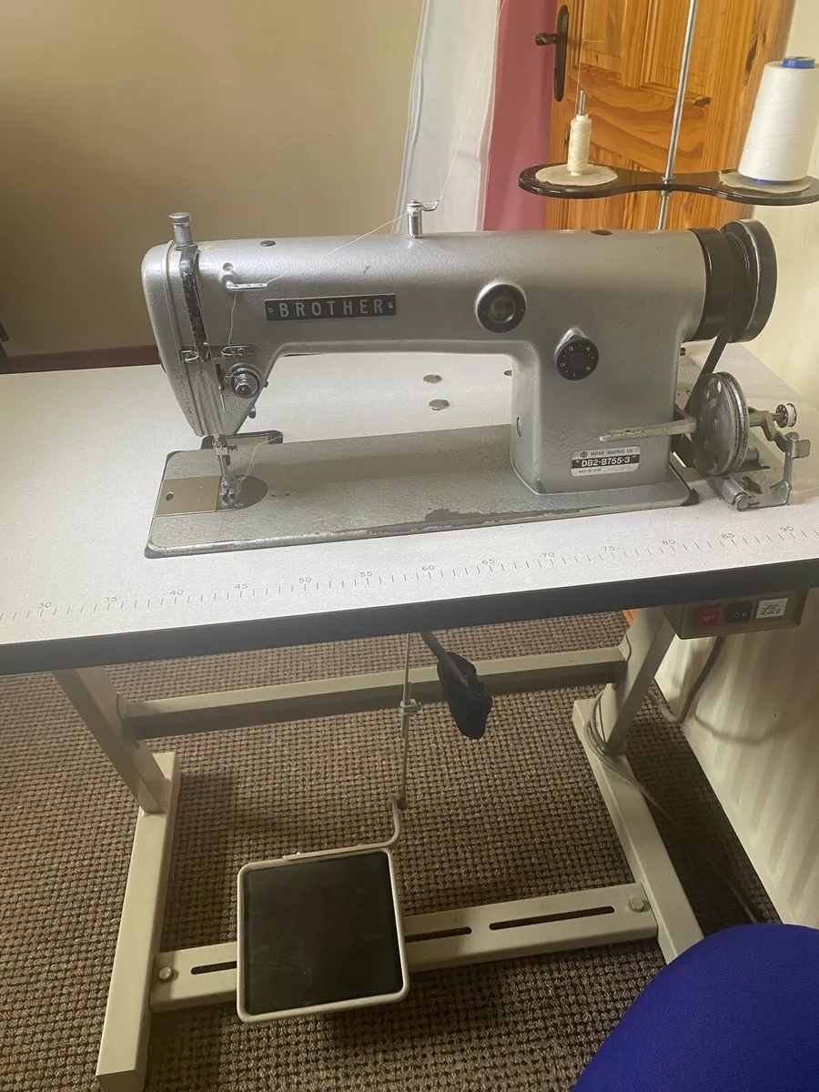 Sewing machine - Image 2