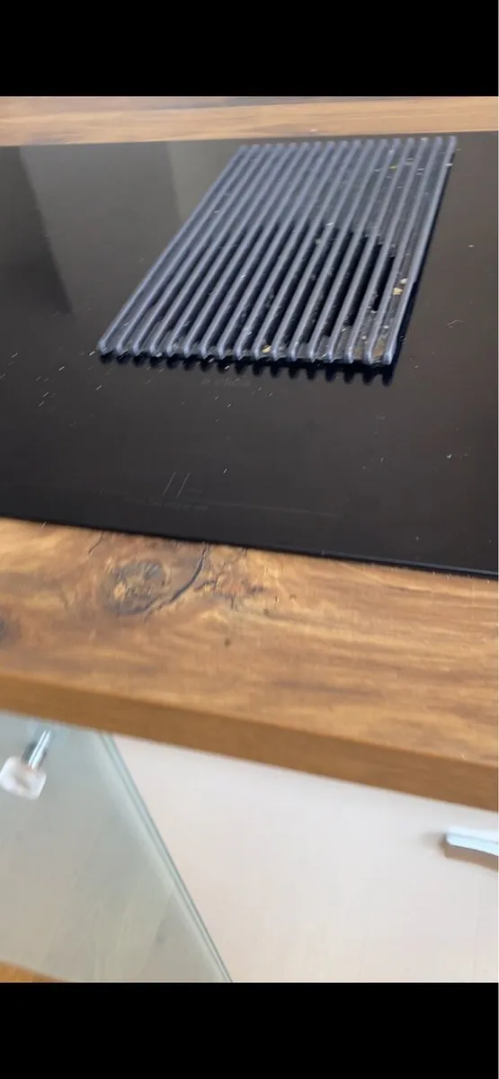 Hood and hob in one - Image 1