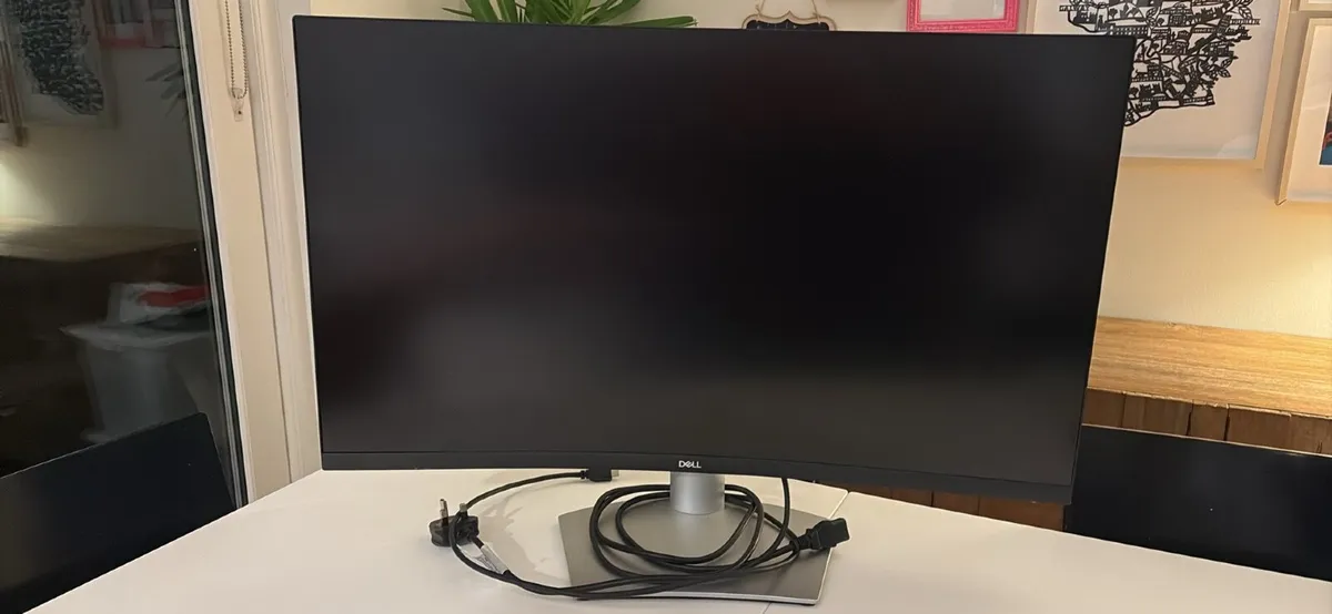 DELL 32’’ curved Screen - Image 1