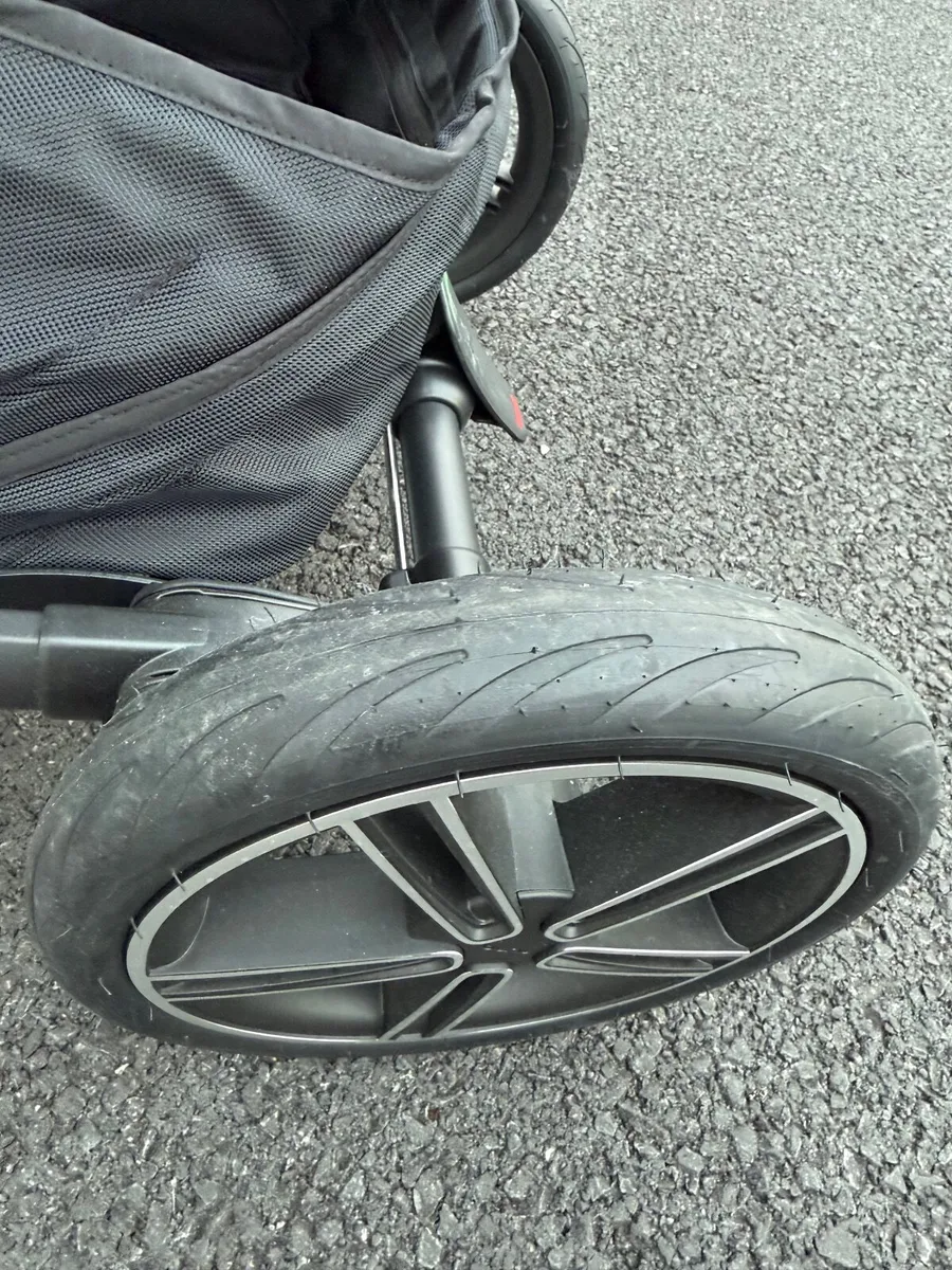 Nuna Travel System with Car Sea - Image 3