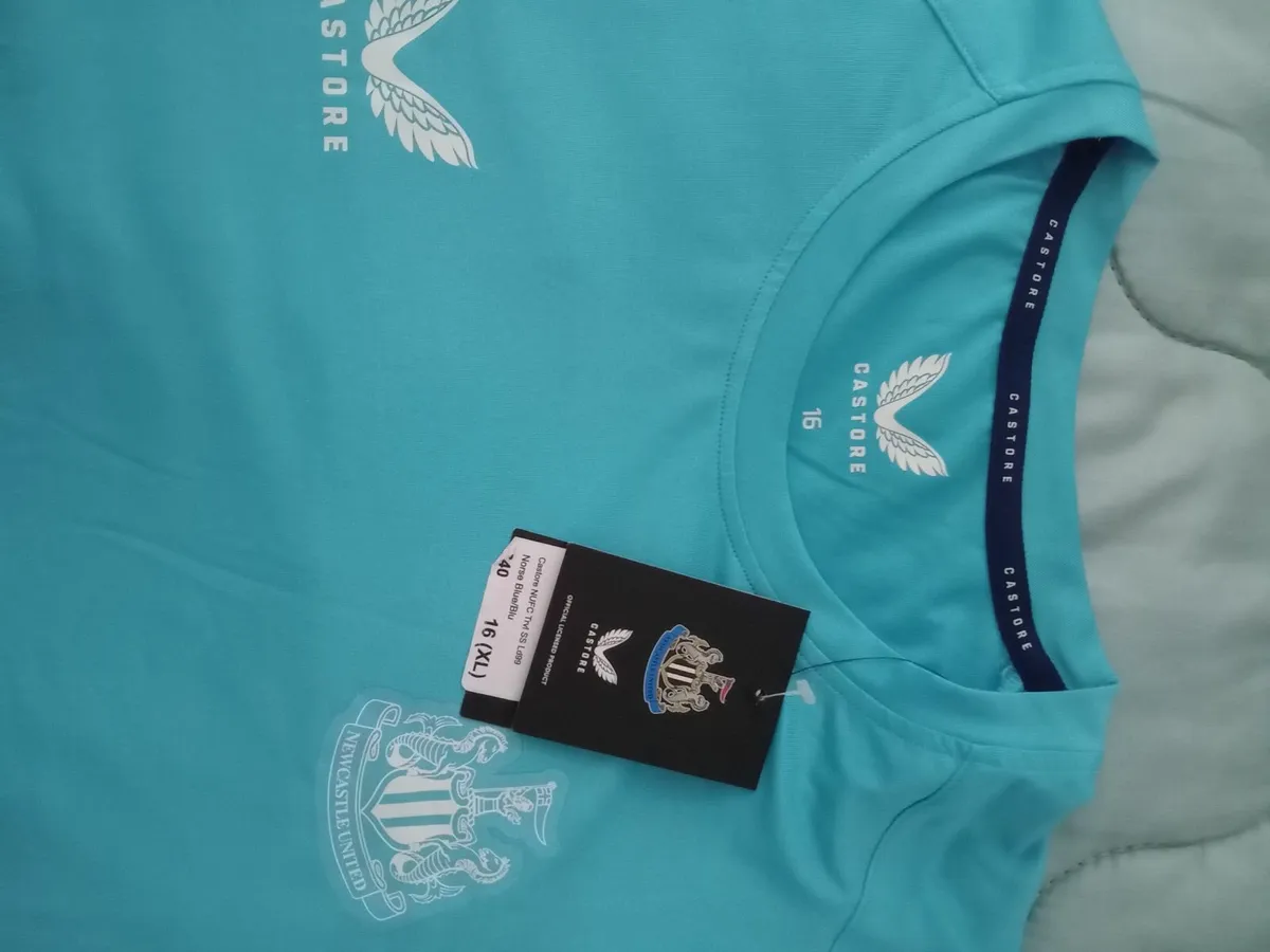 New Castore Newcastle top size 16 - Image 2