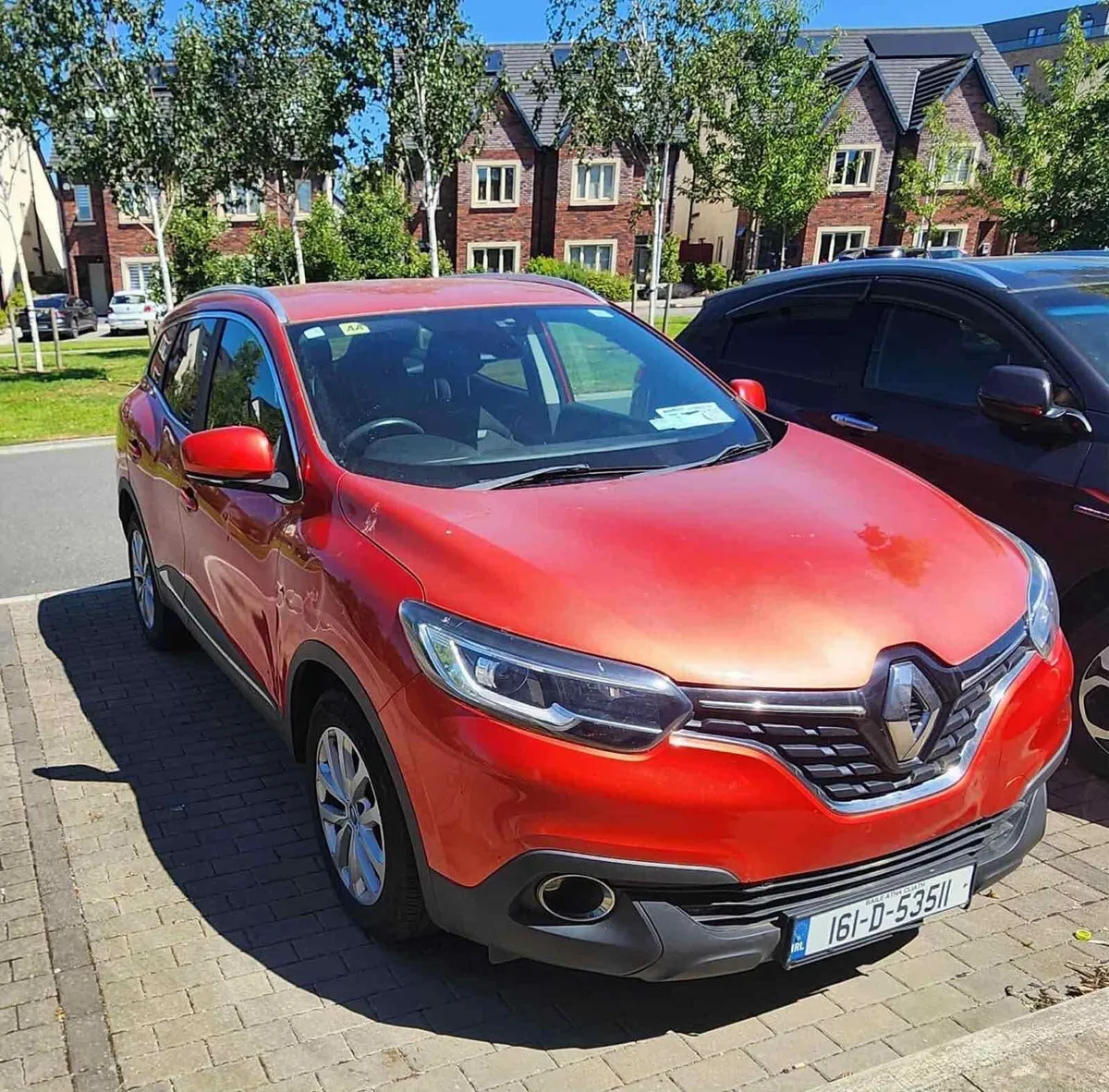 Red Renault kajar car - Image 1