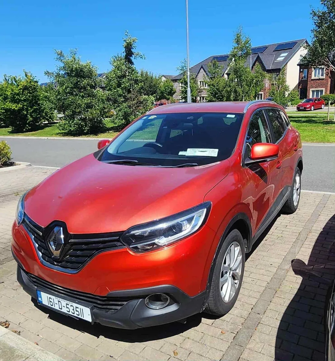 Red Renault kajar car - Image 3