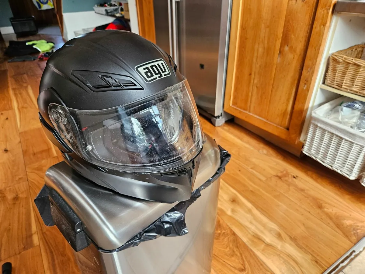 AVG Compact Flip-Front Motorbike Helmet - Size L - Image 3