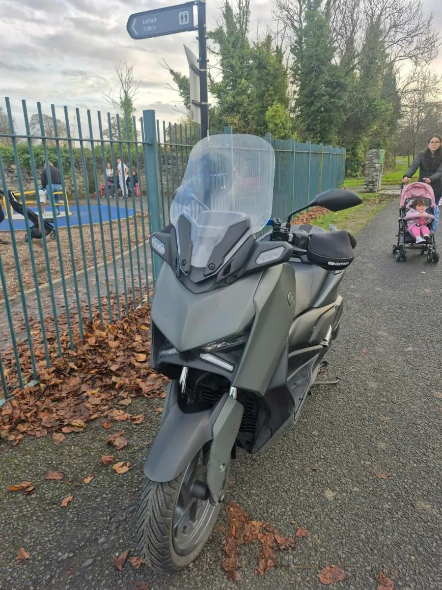 2025 Xmax 125 - Image 2