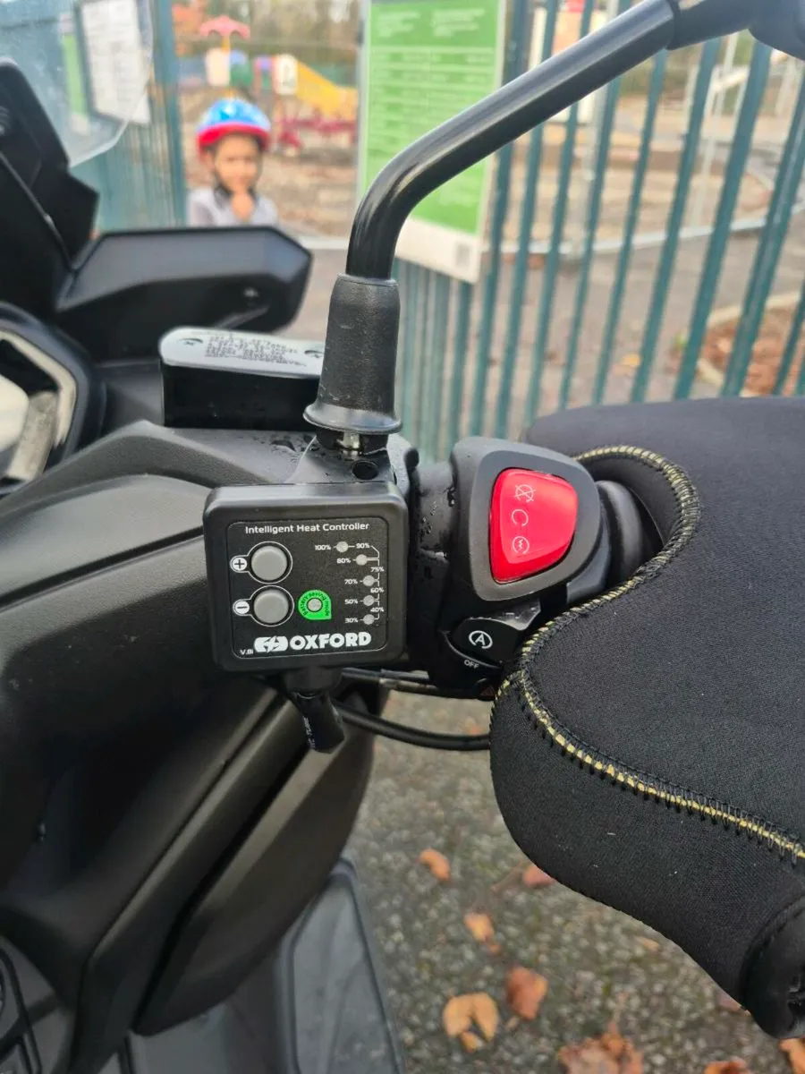 2025 Xmax 125 - Image 4