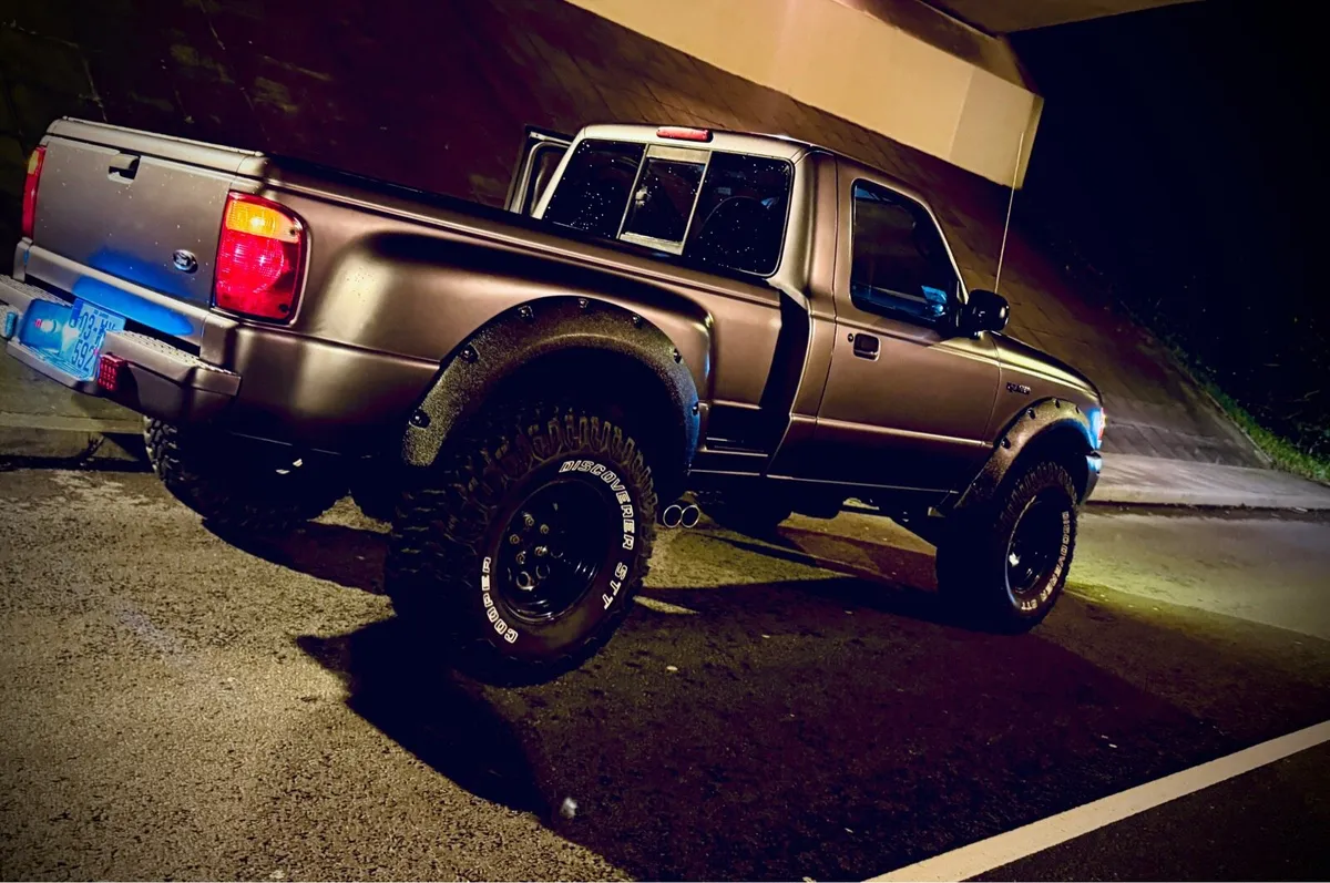 US Ford Ranger, 3.0 V6 Petrol, Manual 4WD - Image 2