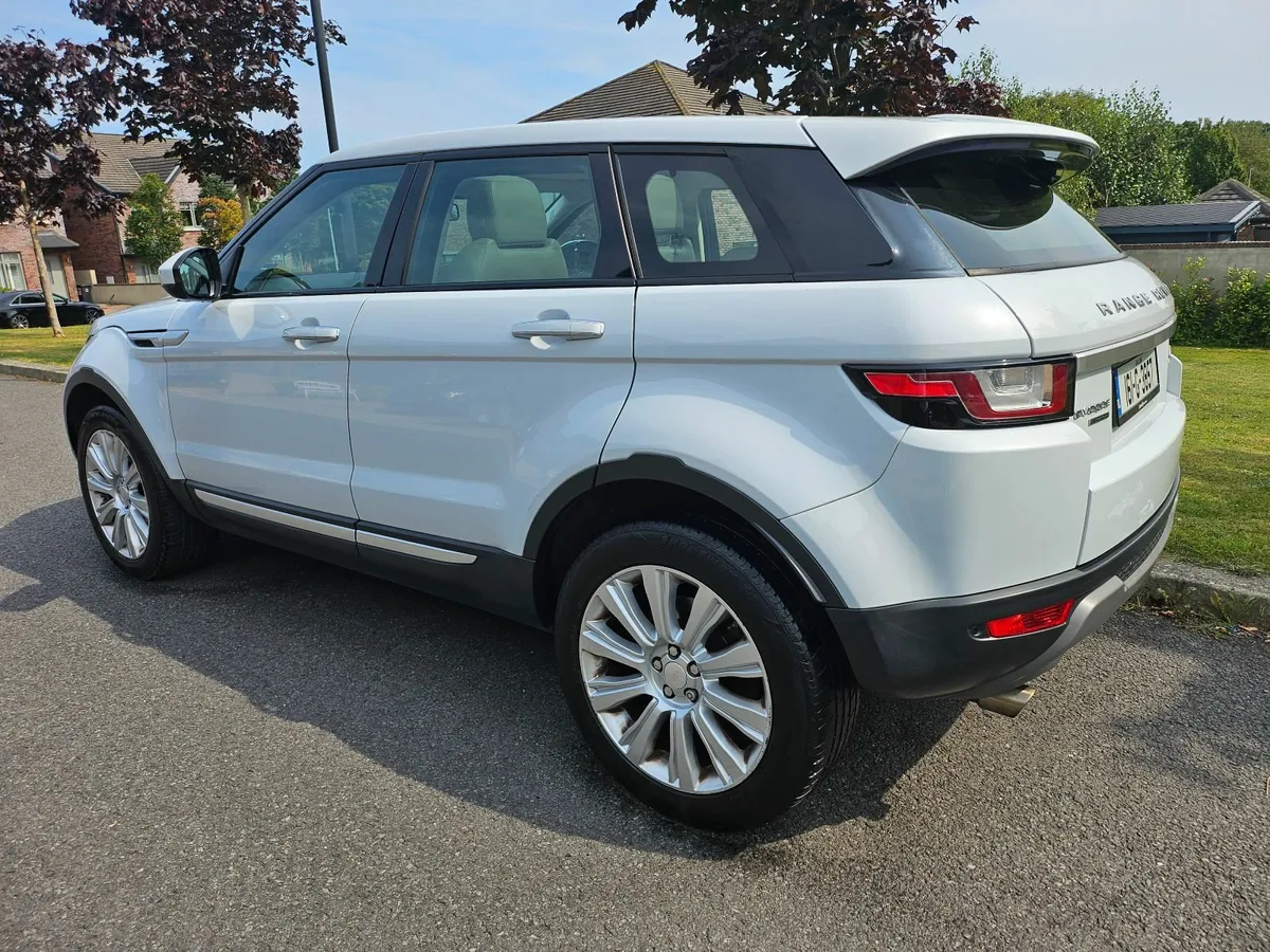 Land Rover Range Rover Evoque  (with moon roof) - Image 3