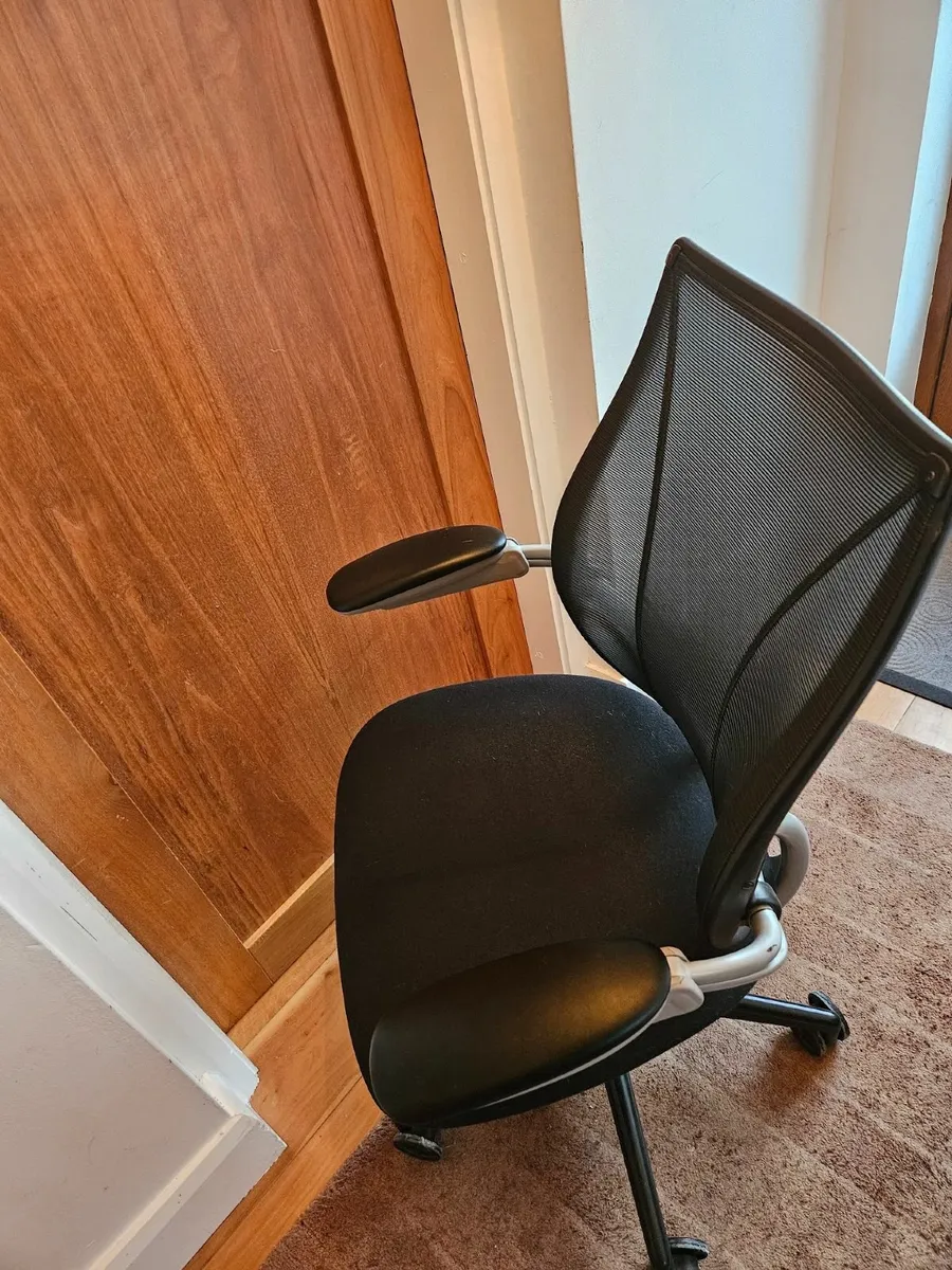 Humanscale Liberty Ergonomic Desk Chair - Excellen - Image 4