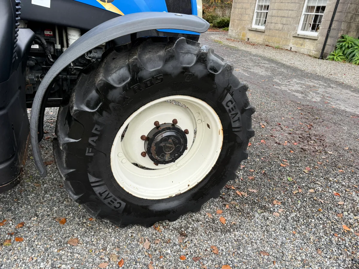 2013 New Holland T6.140 *ONLY 3200 hours! €47950 - Image 4