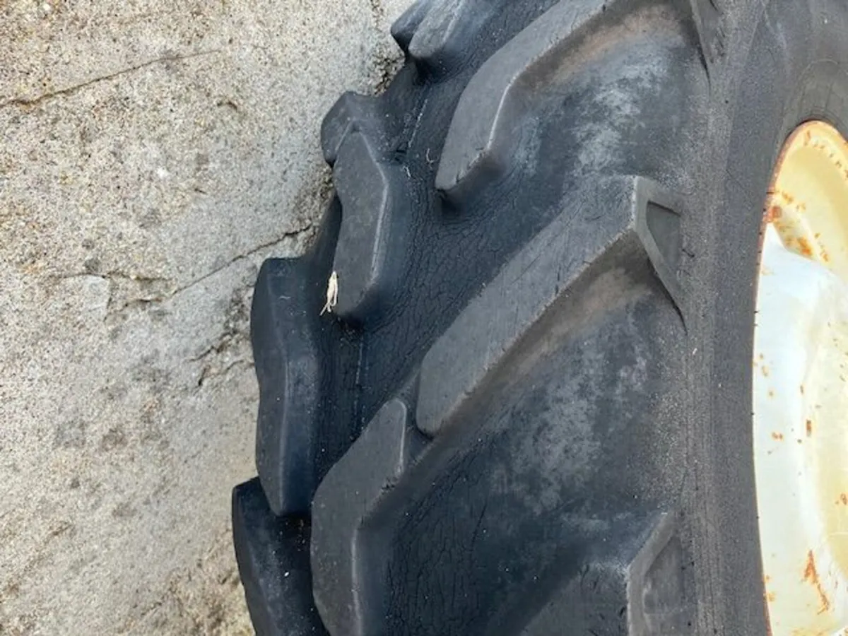 BKT 400/60-15.5 TYRES - Image 2