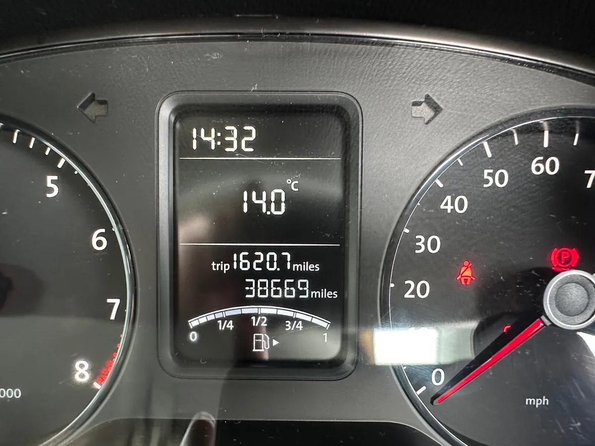 Volkswagen Polo 2013 - Image 2