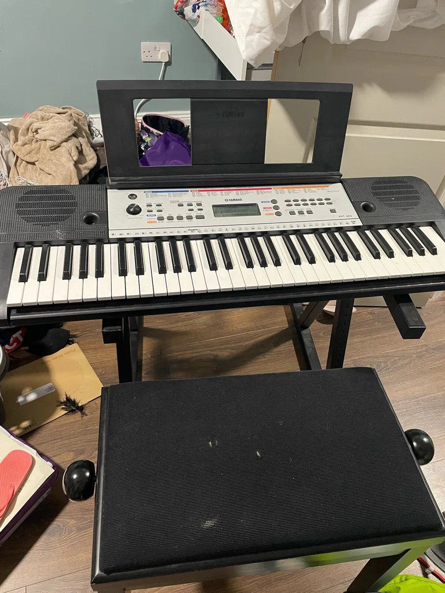 Yamaha YPT-260 keyboard - Image 1