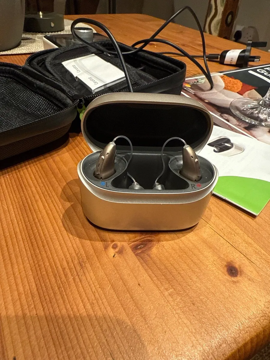 Phonak audeo I90-R Hearing Aid - Image 1