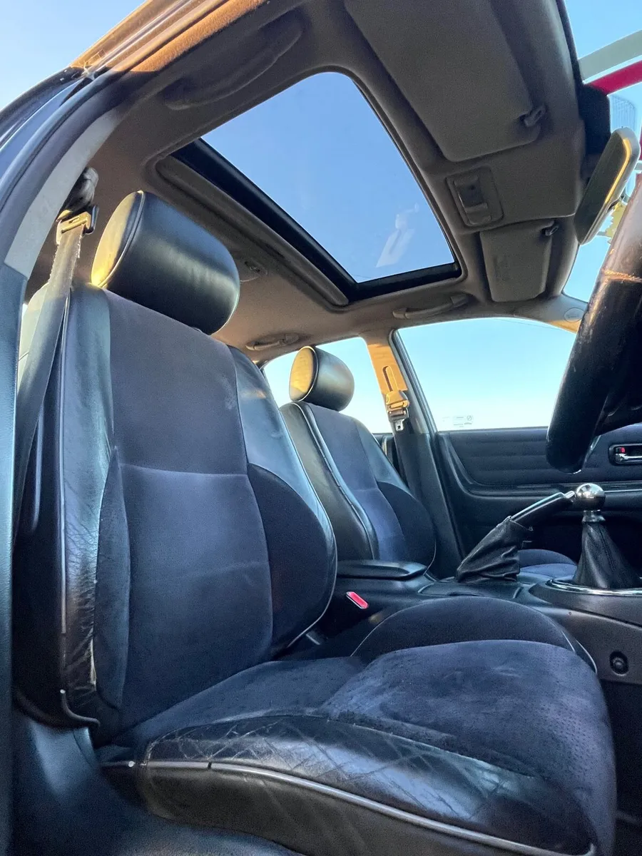 Lexus IS 2001 - Image 2