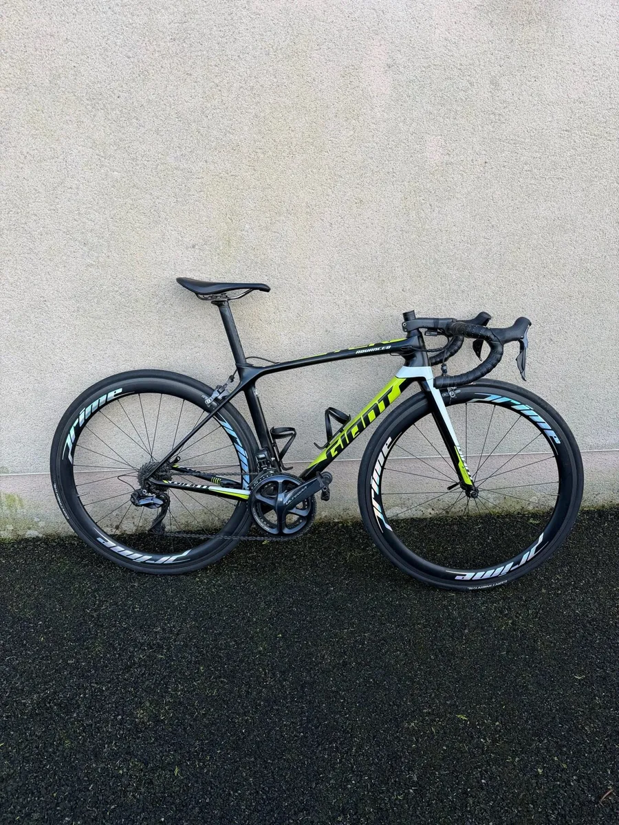 Giant TCR Advanced Road Bike - Image 1