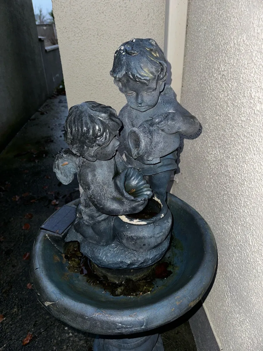 Water feature - Image 1