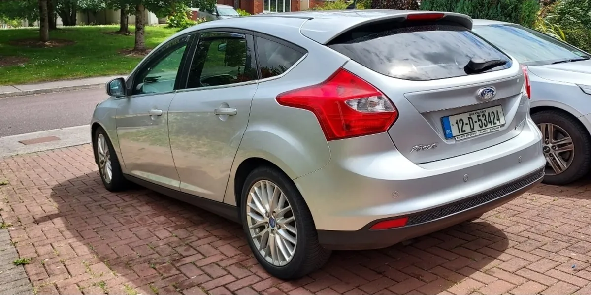 Ford Focus 1.0 125 EcoBoost Zetec 5dr - Image 4