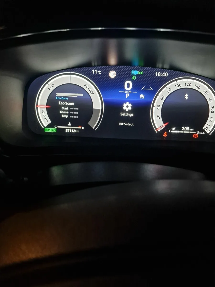 Toyota Corolla 2023 - Image 2