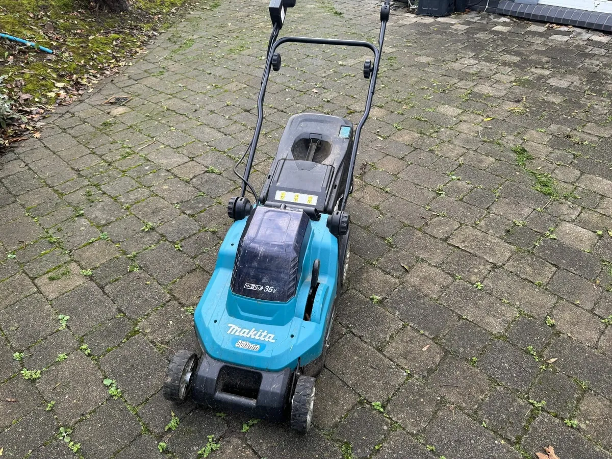 Makita Battery Lawnmower DLM382 - Image 1
