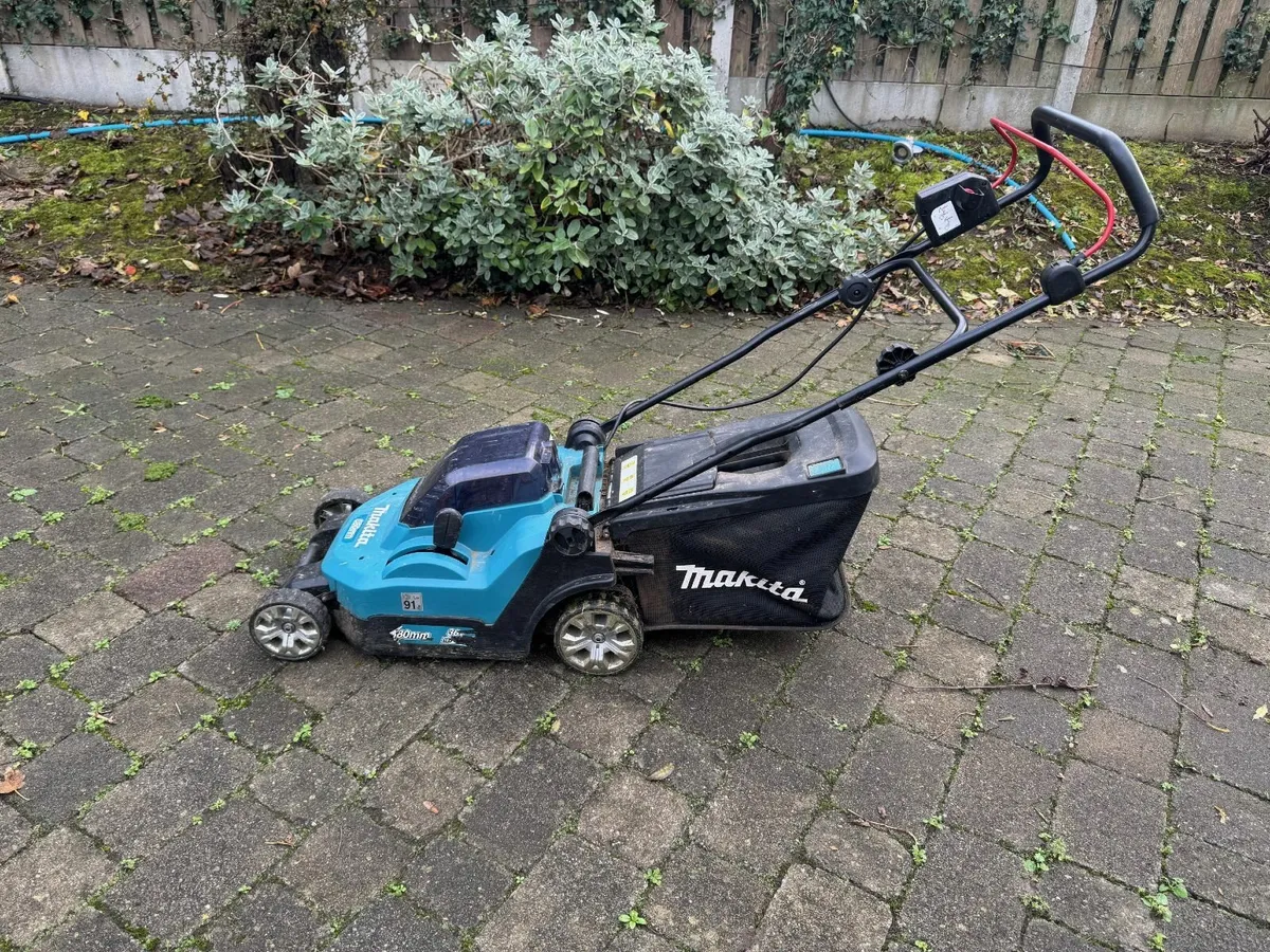 Makita Battery Lawnmower DLM382 - Image 3