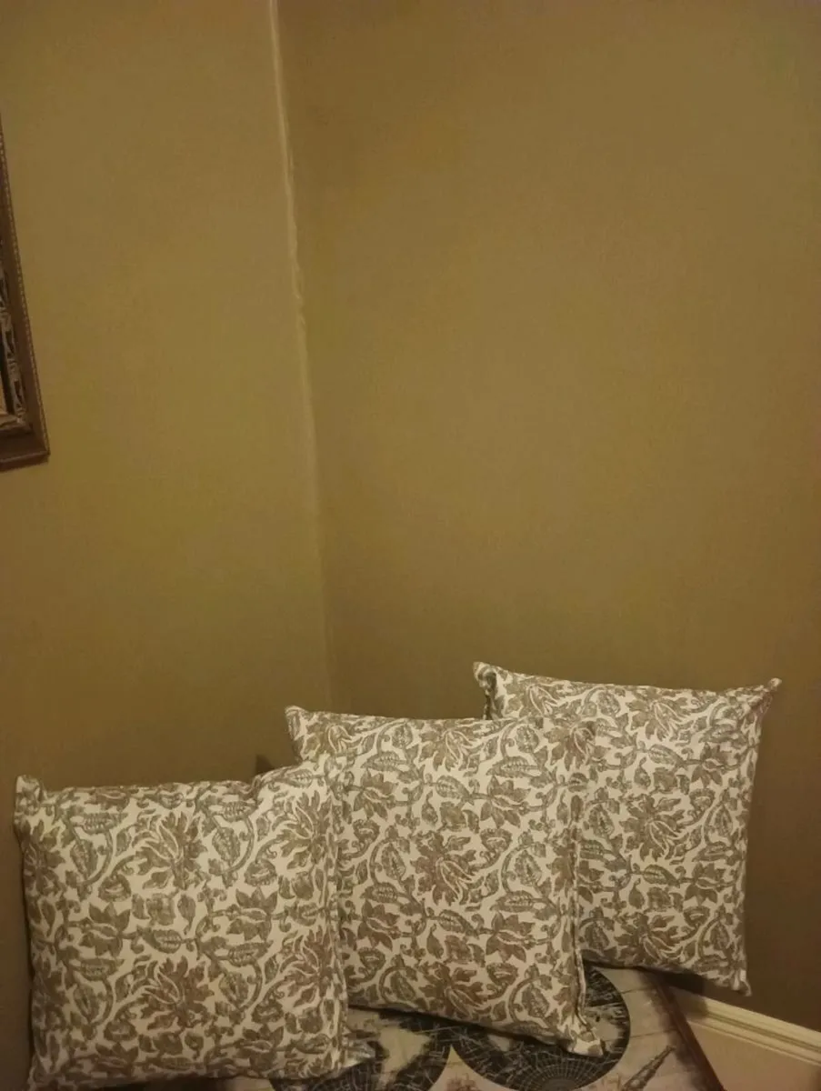 6 New beautiful quality cushions 35,lot - Image 2