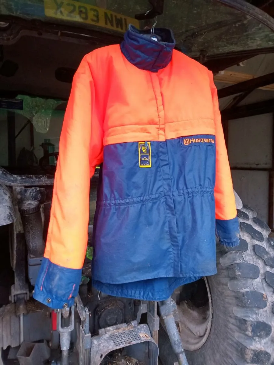 Chainsaw boots jacket protective gear - Image 1