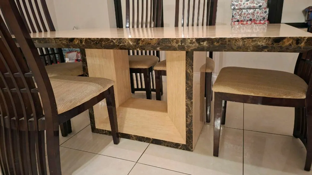 Marble dining table and chairs - Image 1