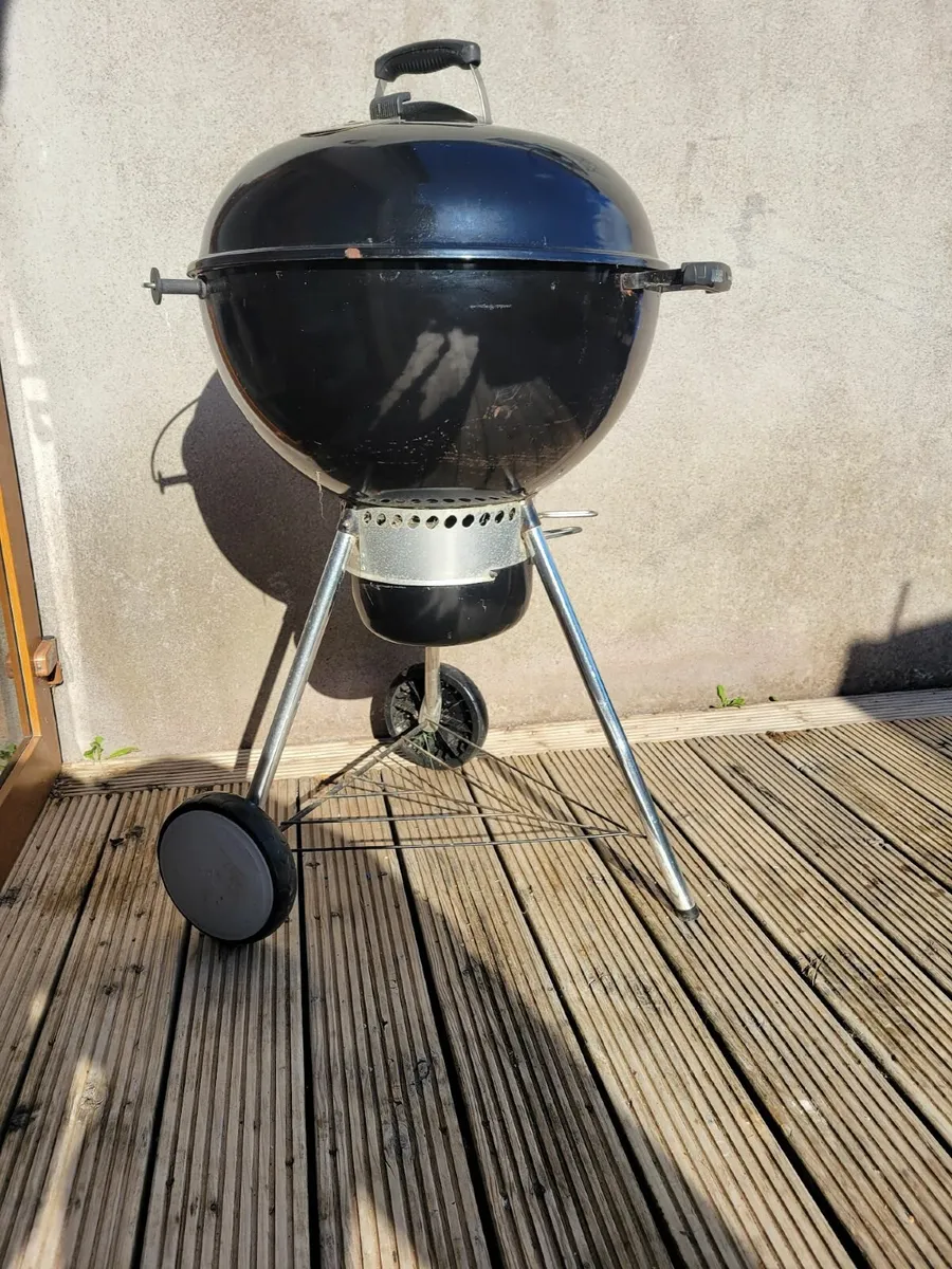Weber Master-Touch 57cm Charcoal Barbecue - Image 3