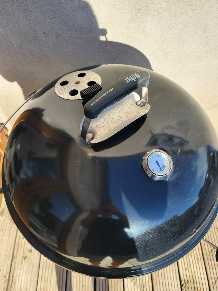 Weber Master-Touch 57cm Charcoal Barbecue - Image 4