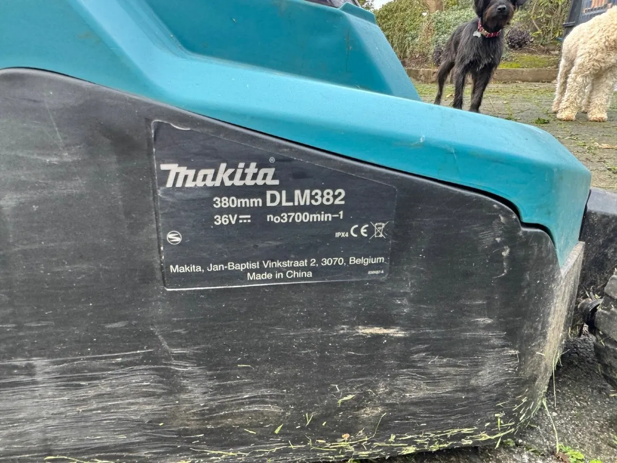 Makita Battery Lawnmower DLM382 - Image 4