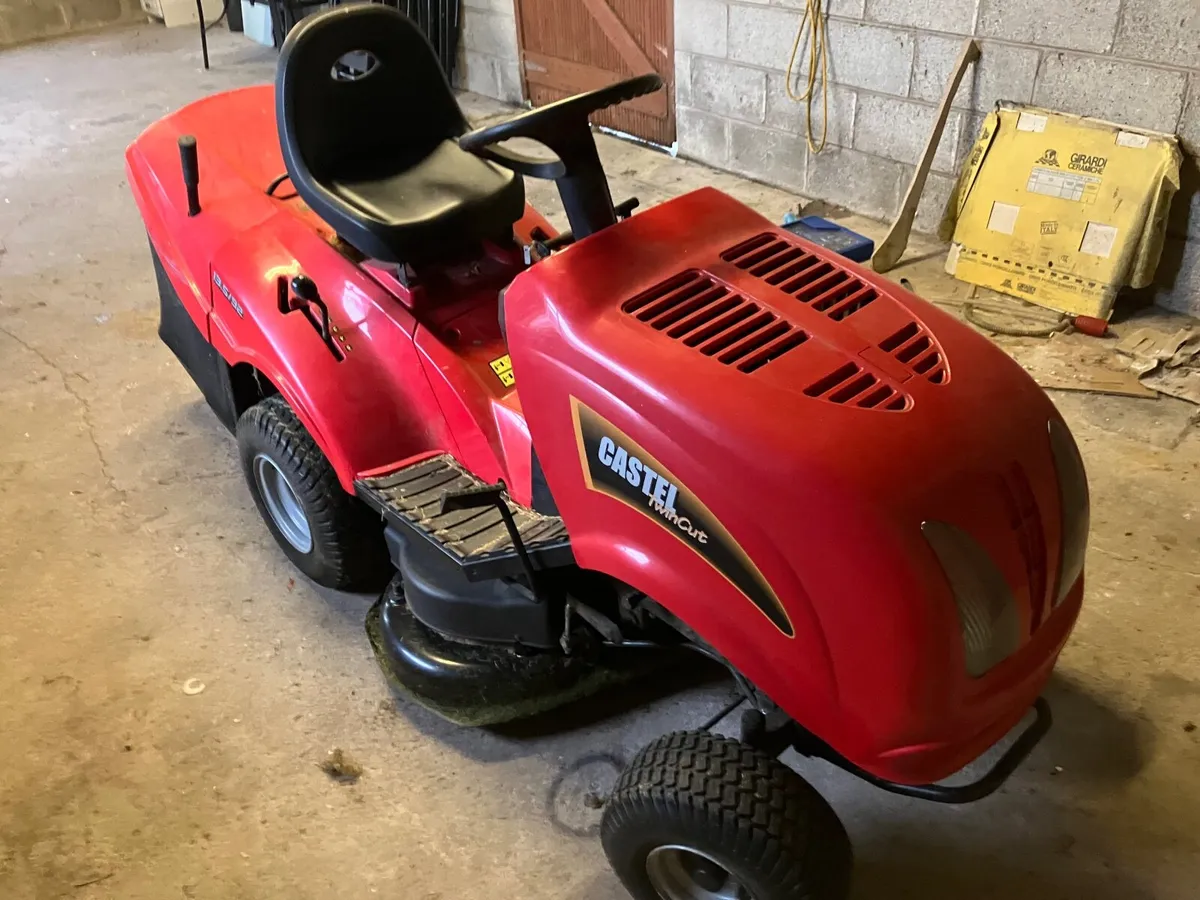 Ride on lawnmower - Image 1
