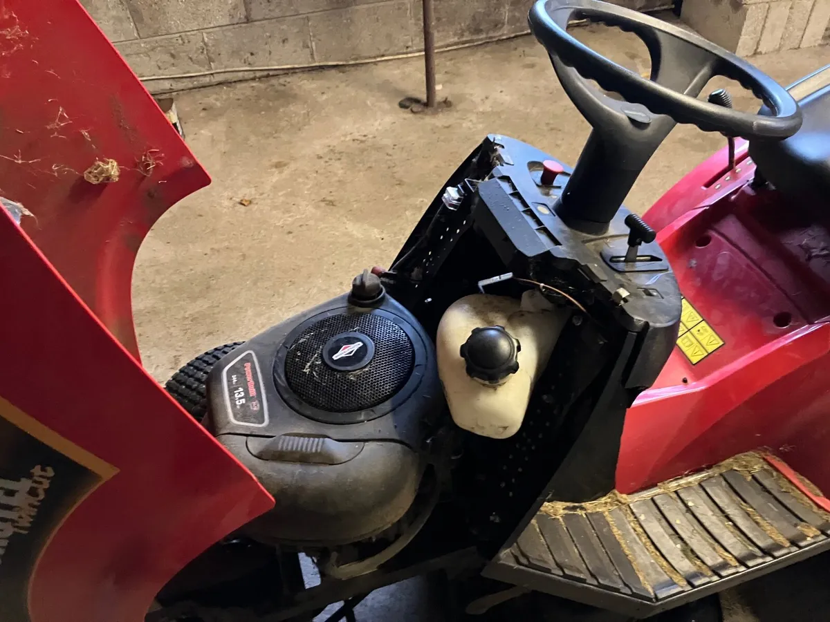 Ride on lawnmower - Image 2