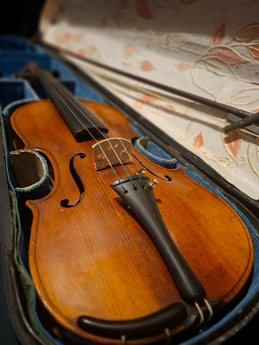 Beautiful Antique Violin - Image 2
