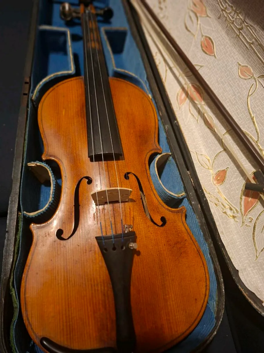 Beautiful Antique Violin - Image 3