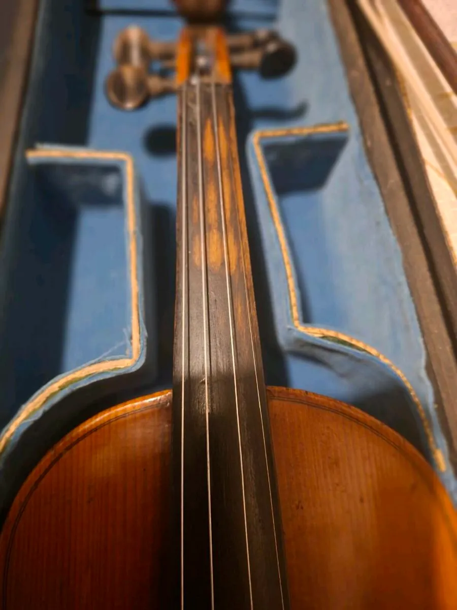 Beautiful Antique Violin - Image 4