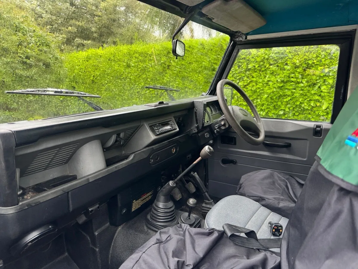 2001 Defender 90 SVX - Image 4