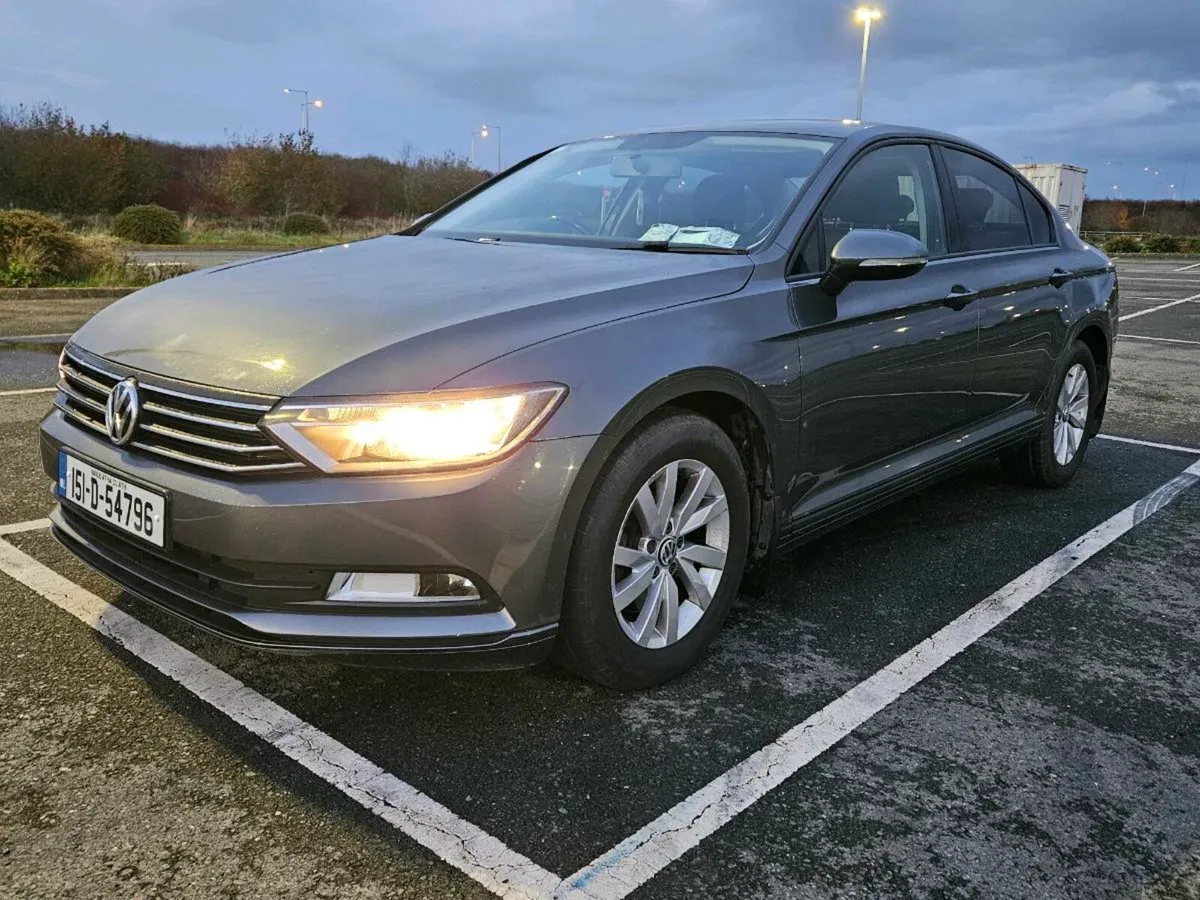 2015 VW  Passat - Image 2