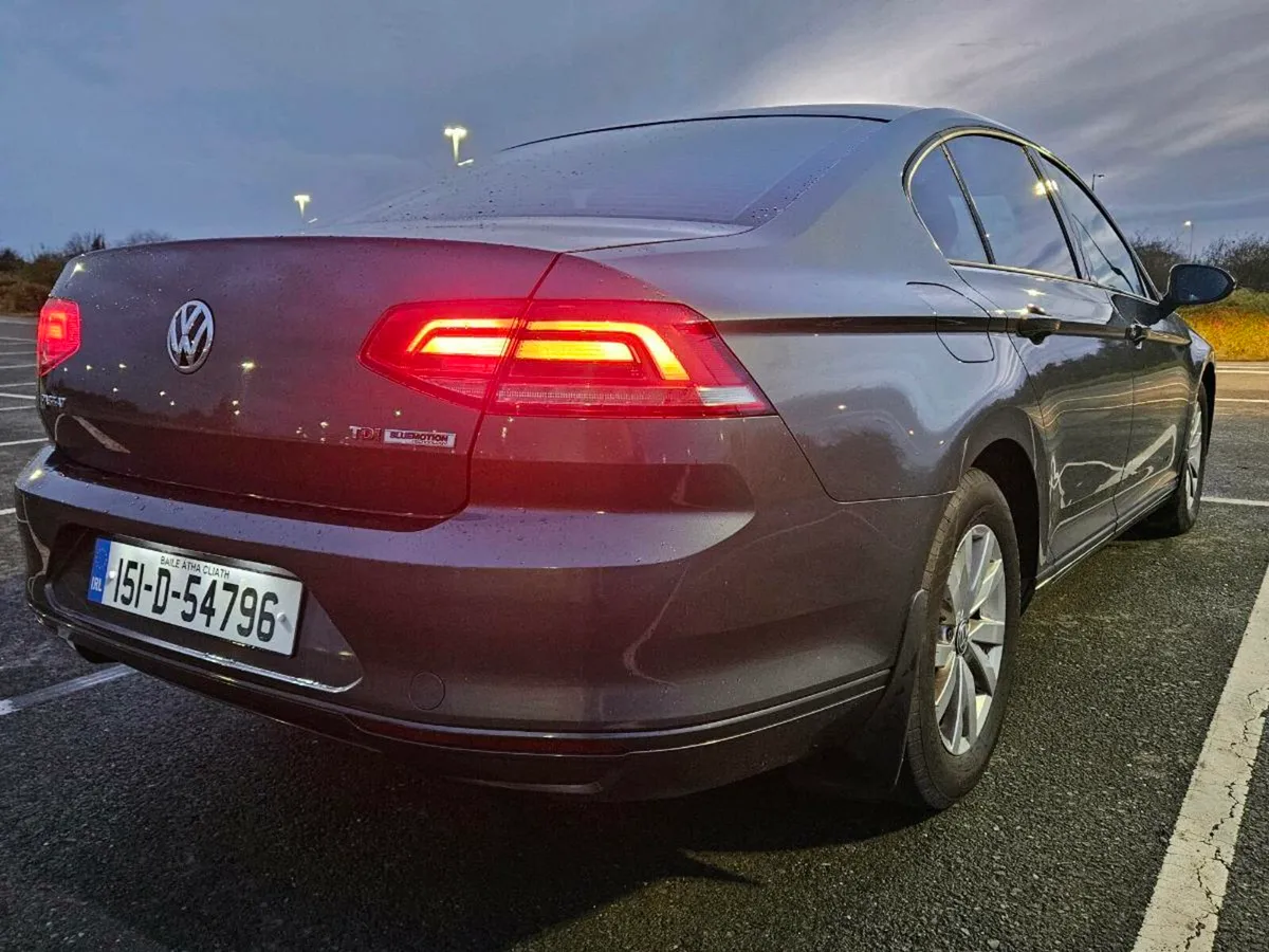 2015 VW  Passat - Image 3
