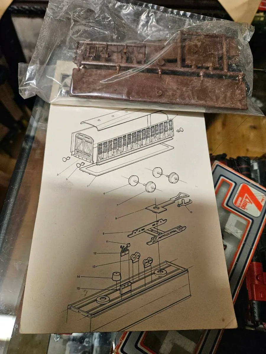 Hornby Keyser OO Gauge Coach - Image 2