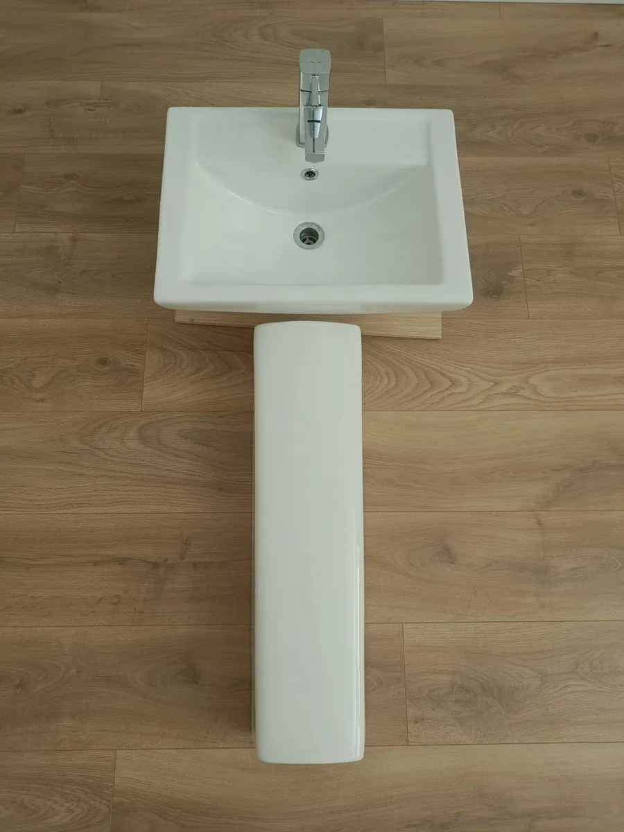 Bathroom sink - Image 2