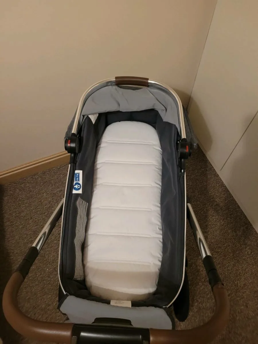 Maxi Cosy Adorra Luxe Travel System - Image 4