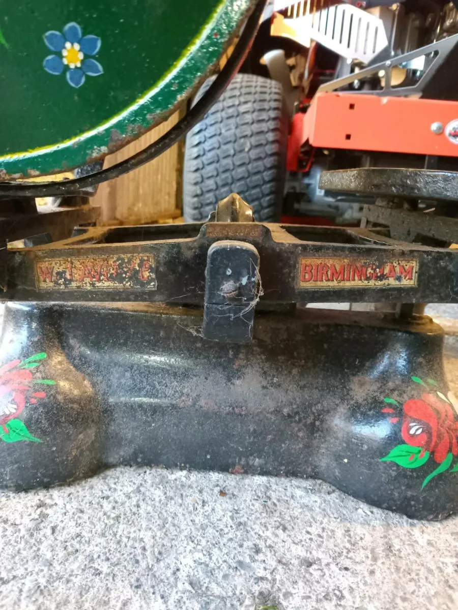 Antique avery potatoe weighing scales handpainted - Image 1